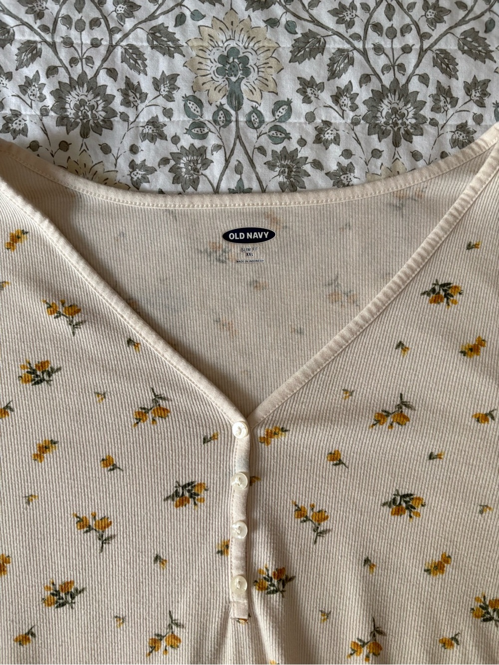 Old Navy Cream V-Neck Henley Sweater with Yellow Floral Print